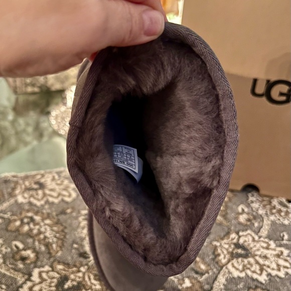 NIB UGG Classic Short II - Women Size 8 - Picture 8 of 12